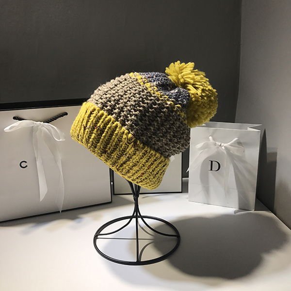 Женская теплая шапка с помпоном - YELLOW chrm-5155 Желтая